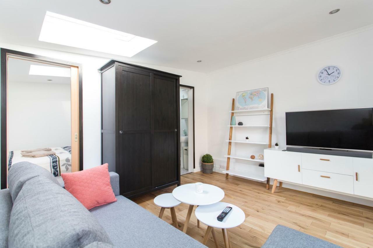 Small House With Parking Praga Exterior foto